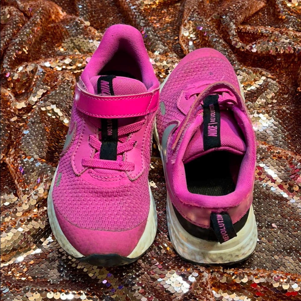 Nike Girls Revolution Sneakers